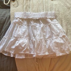 white flowy skirt